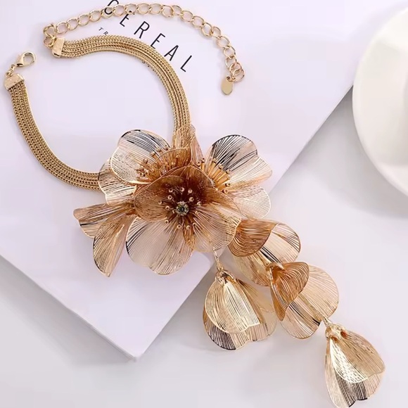 Zara Kate Middleton Famous Cascading Floral Necklace&Earrings Set - Picture 16 of 16